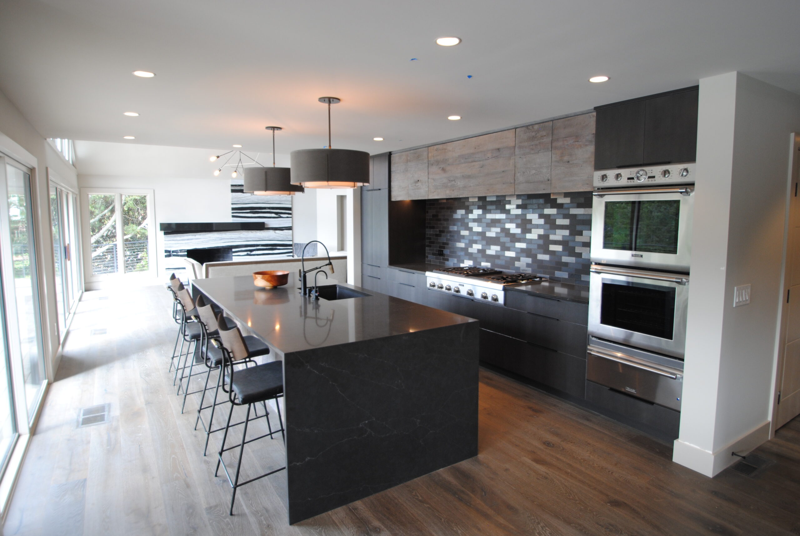 Lange Customs Modern Lake House 002