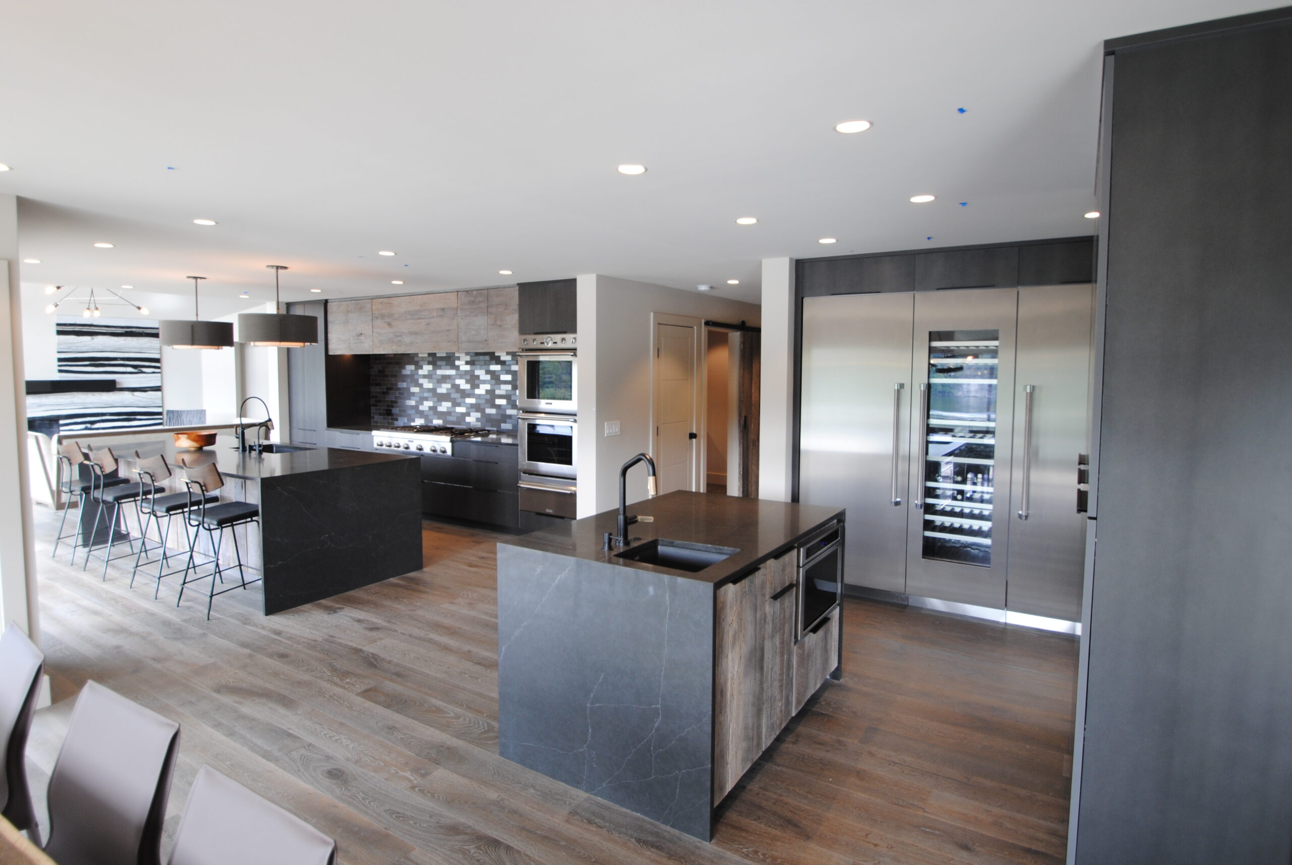 Lange Customs Modern Lake House 005