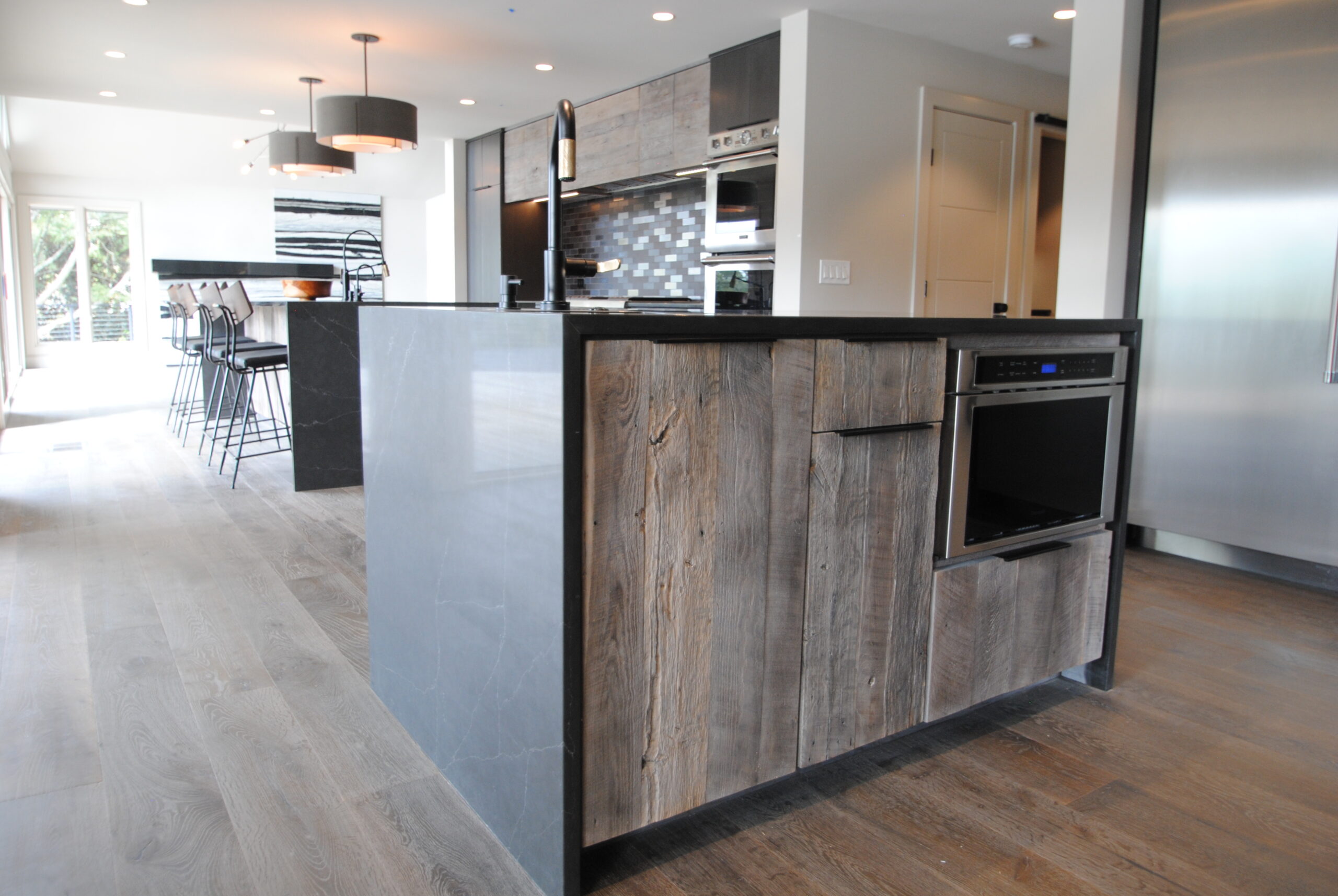 Lange Customs Modern Lake House 006