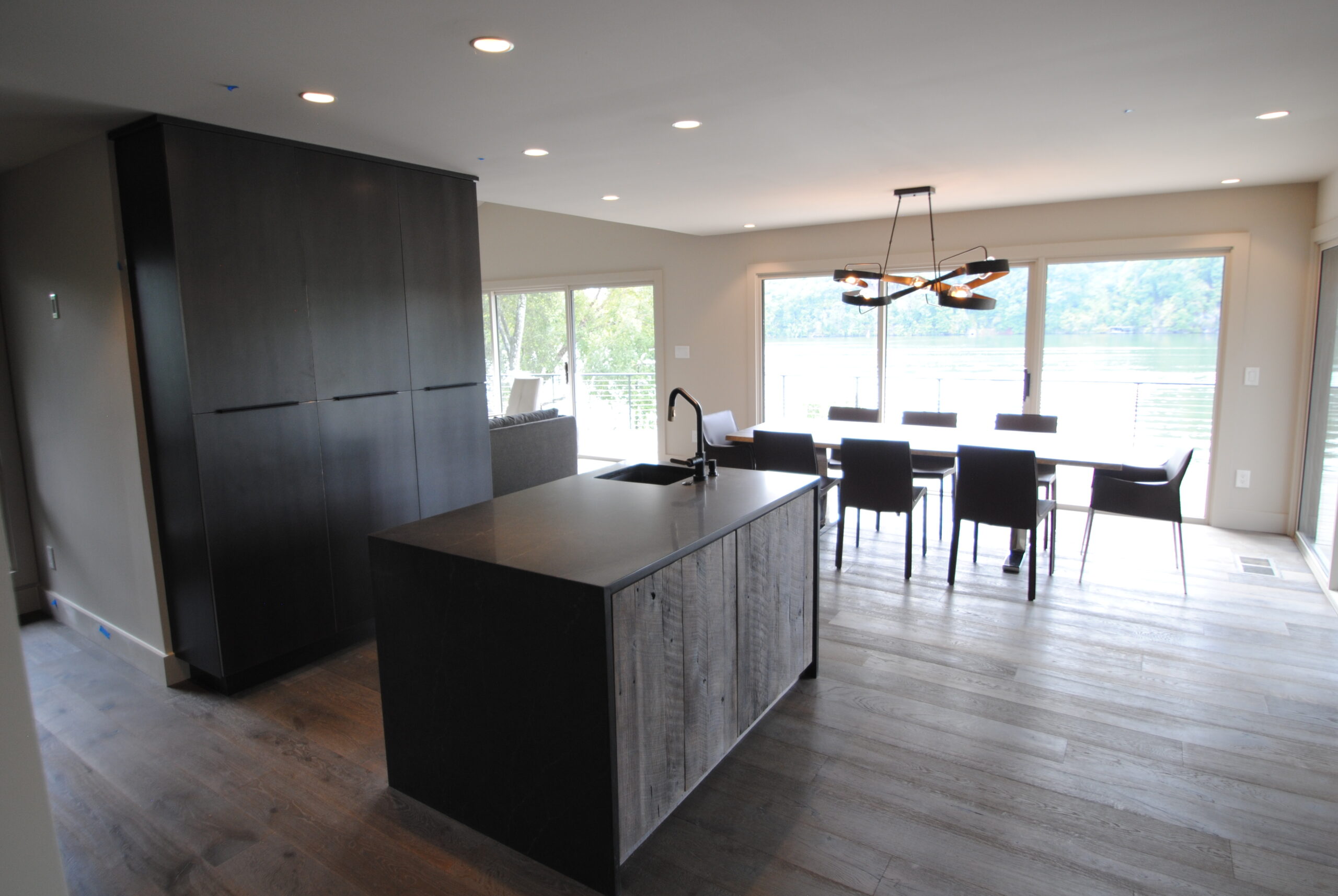 Lange Customs Modern Lake House 007